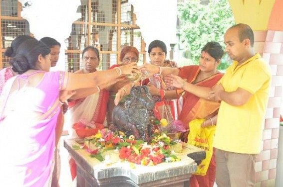 Hindu Devotees offer prayers to Lord Shiva